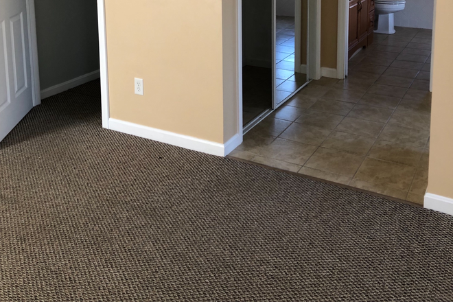 Bedroom view (400 sf) - House 1 mile from Umass ($875) all útil. incl.