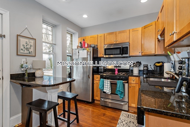 Kitchen - New 2025 Listing! 4 Bed 2 Bath on Sewall St.! In Apartments Unit Laundry & Central A/C!