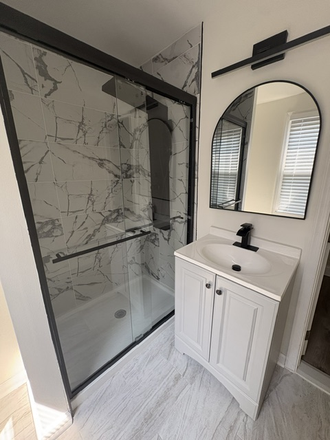 bathroom - Newly Renovated 3 BR 1 B - Minutes Away From Temple Campus House