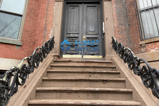 Exterior - Gorgeous 5 Bed 2 Bath Duplex on Mass/Columbus!!