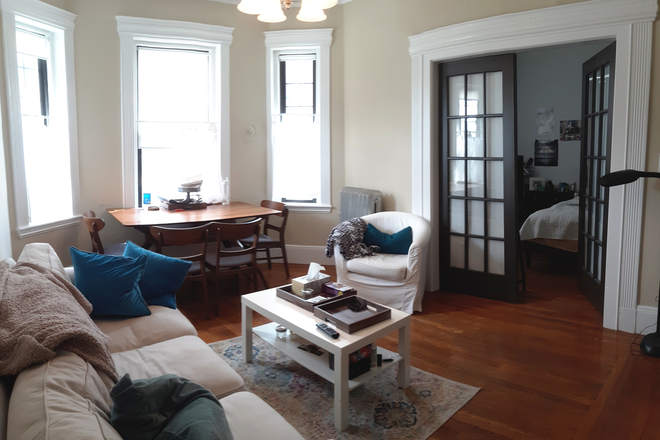 living room-fully furnished - 6/1/26 OR 9/1/26- NO rental FEE- beautifully furnished- heat/H2O incl.- clean/safe Apartments