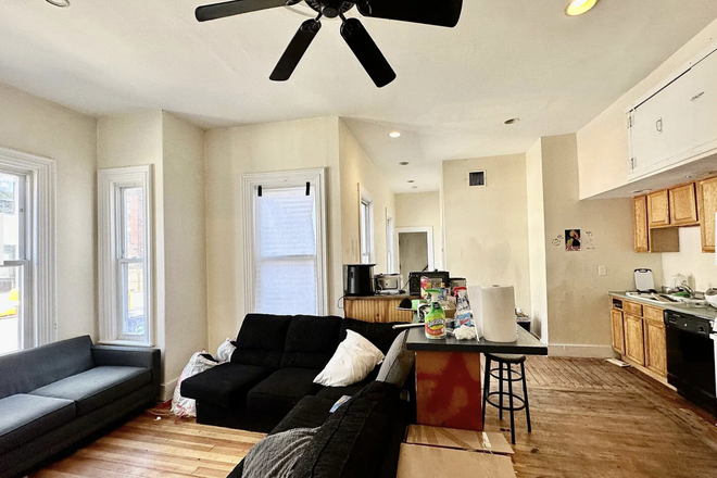 . - HUGE 8 Bed / 3.5 Bed House w/ LAUNDRY IN UNIT! PARKING! Avail. 9/1/26!!