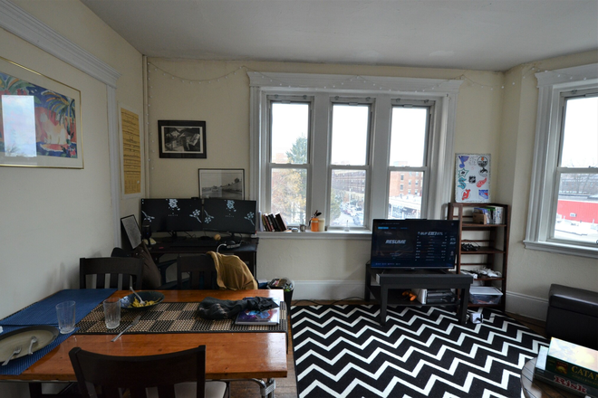 Bedroom - 4 bed 1 bath on Peterborough St - Spacious Unit with Sunny Bedrooms! Apartments