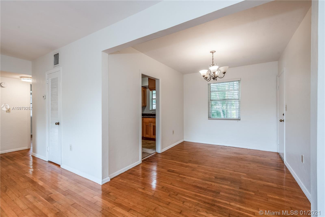 Dining room - Bright Room for Rent in 2BR Apt Steps from SoMi, Close to Campus