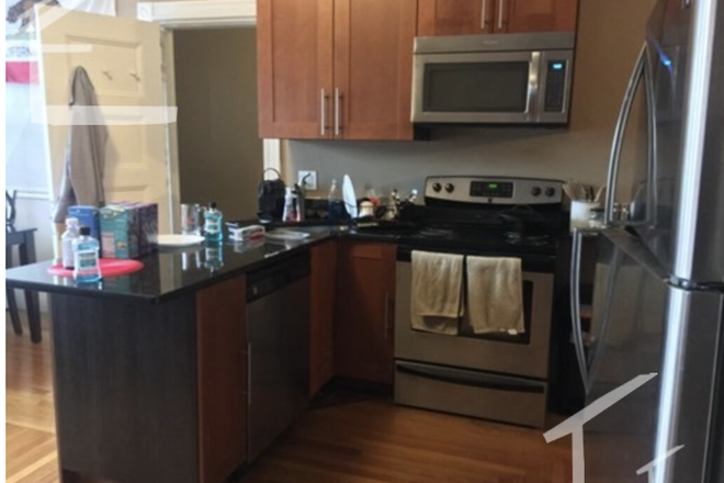 kitchen - Beautifully updated 2 bed unit near Kenmore Square and BU! Condo