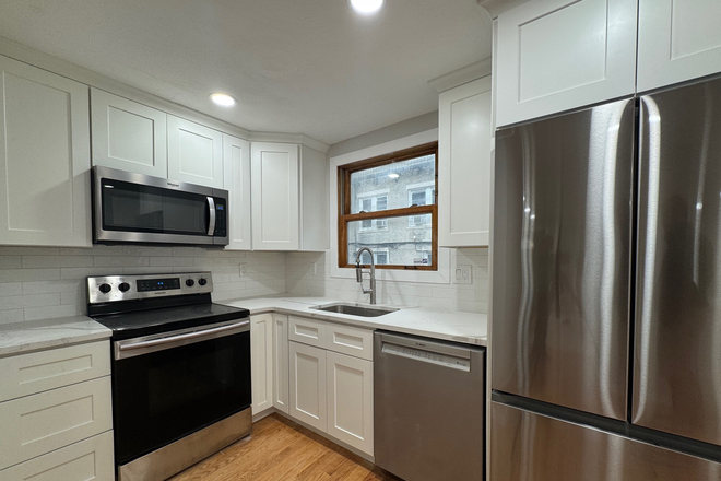 Kitchen - Stunning 4 bed, 1.5 bath with in-unit Washer/Dryer! Avail. 9/1/2025! Apartments