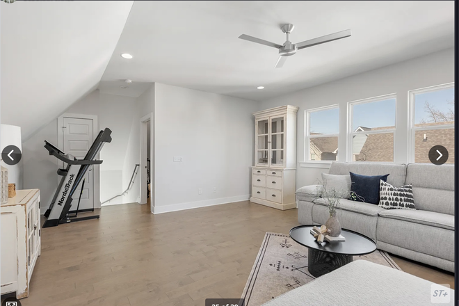 Bonus room - 3 BR, 2.5 bath. Attached garage. Walk to local coffee shops and restaurants 3 miles from Vanderbilt House