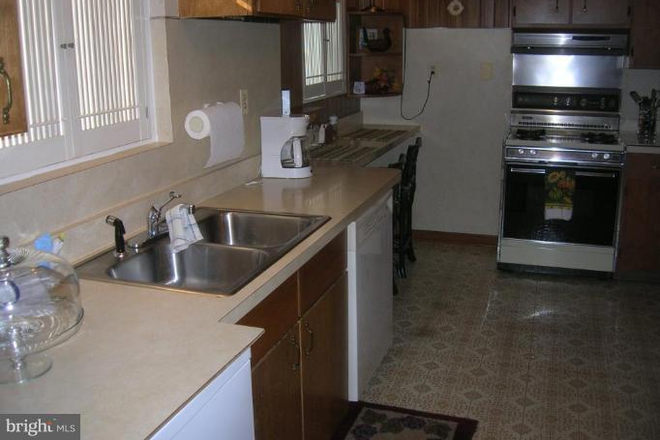 Kitchen - Seeking roommate to share house near campus with one male (me). I am frequently not at home.