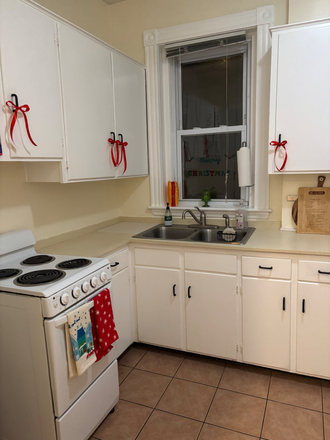 kitchen - Block from Amory Park