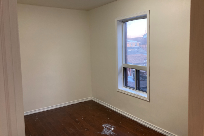 3th Bed Room on Second Floor - Students Apartment, Three Bedrooms/Two floors