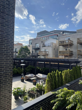 View Facing Neighbors - 3 bedroom (1 open room) second floor unit, 1 min walk from DePaul.