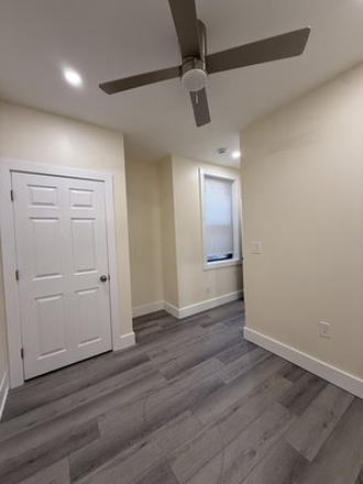 living - Just renovated one Bedroom in Burbank st move in Now to September first Apartments