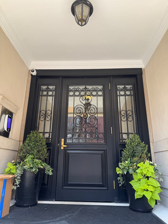 Main Entrance - Coolidge Corner Apt on C-Line