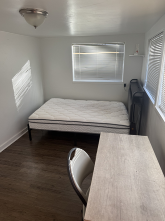 Bedroom - Charming room for rent on Boulder’s Hill, private entrance, bathroom and parking.