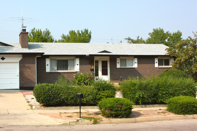 Outside view from street - Entire home 2 blocks from campus