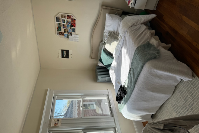 Bedroom! (there is a large closet with mirrored doors on the right hand wall) - Single Bedroom on Kirkwood Road (possibility for group of 3!) House