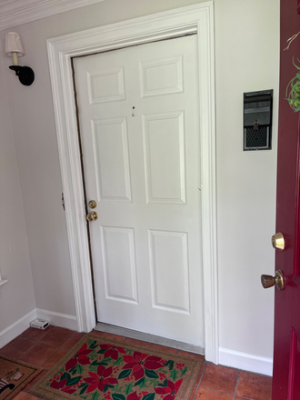 Entrance to apartment - Spacious town house close to Emory university