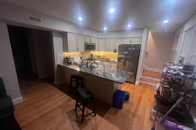 Kitchen - Summer sublet in Central Square Apartments