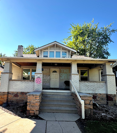 Street view - Spacious and bright sublease, 5 minute walk to campus!