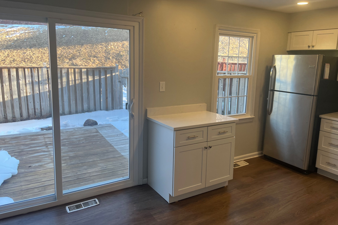 Kitchen, patio - Great value : priced right! and great location close to GMU, groceries, pharmacy, and restaurants Townhome