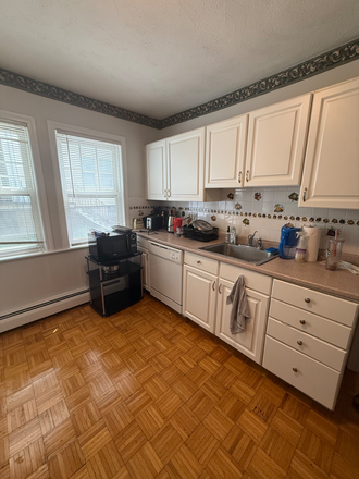 - - GORGEOUS THREE BED NEAR TUFTS FOR 2027 Apartments