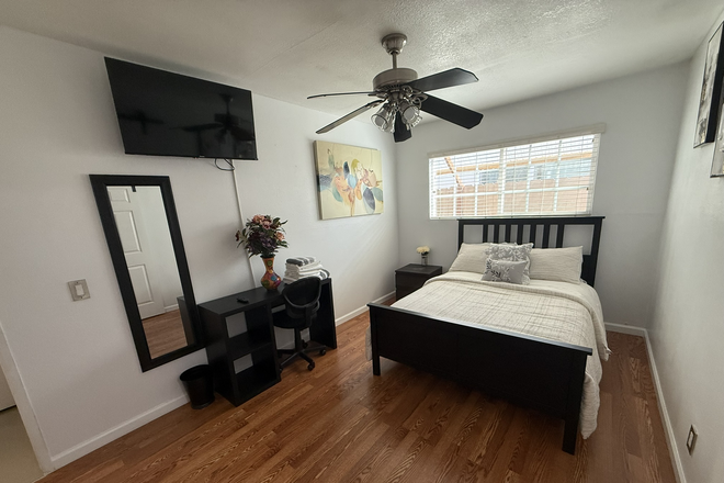 Room 1 - Refined Comfort in Orange County House