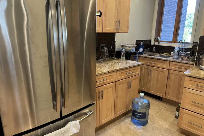 Call NOW for showings! 617-236-8600 - EASTON ST - CLASSY & RENOVATED 3BR/1BA IN LOWER ALLSTON W/ LNDRY IN BLDNG, RNTL PRKNG FOR *9/1/2025* Apartments