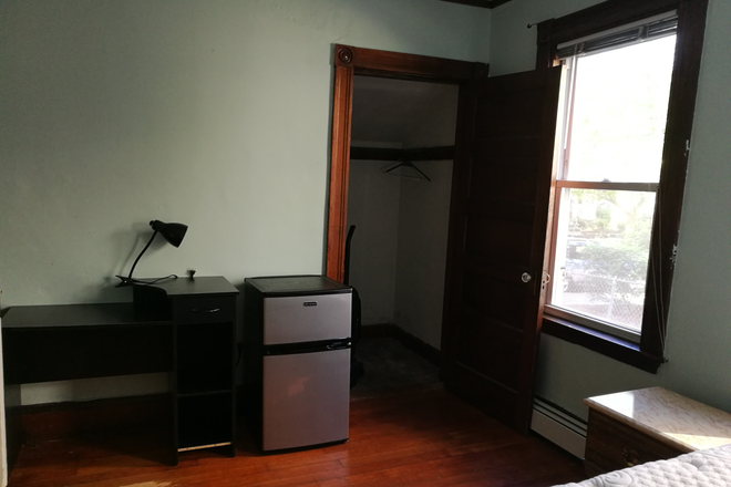 Bedroom, desk and closet - NO FEE 249 Boston Ave  LARGE Furnished Room in 5 bedroom, 1,300ft apartment - Close to Tufts Medfor