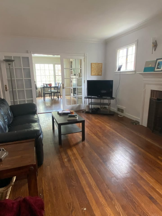 Living room - 2 Rooms Available Now ($850-$1000) (Students & Young Professionals Only) House