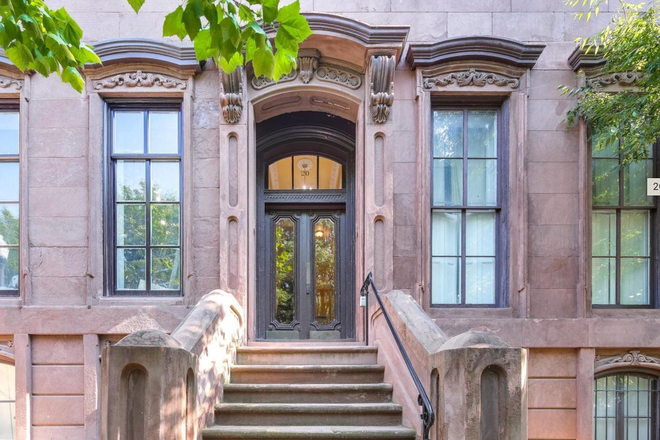 Secured front door - $2700  3BR, 2BA:  On Mt. Vernon Park!   1 min walk to Shuttle lines!  Fully updated w/ Private deck Condo