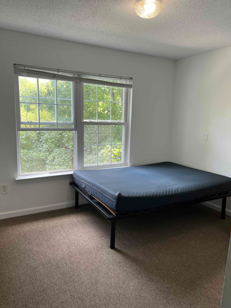 Bedroom - DISCOUNTED RENT | Courtyards APT | 1-Min to Shuttle