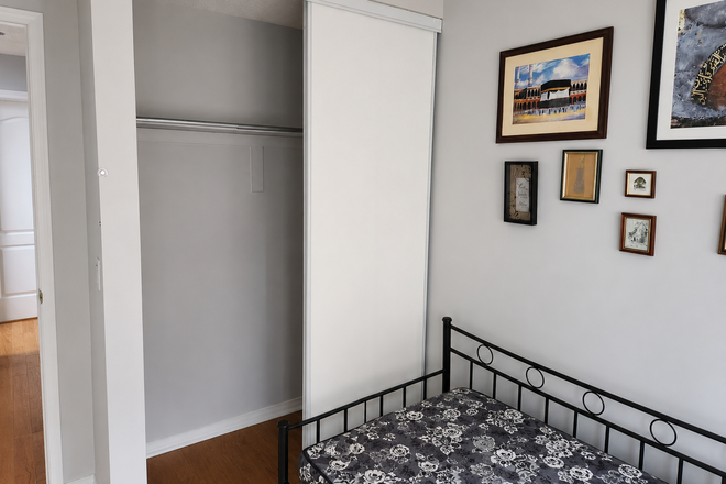 Private Bedroom - (FOR VEGETARIAN) Private room for rent in a shared townhouse at Bethune Way