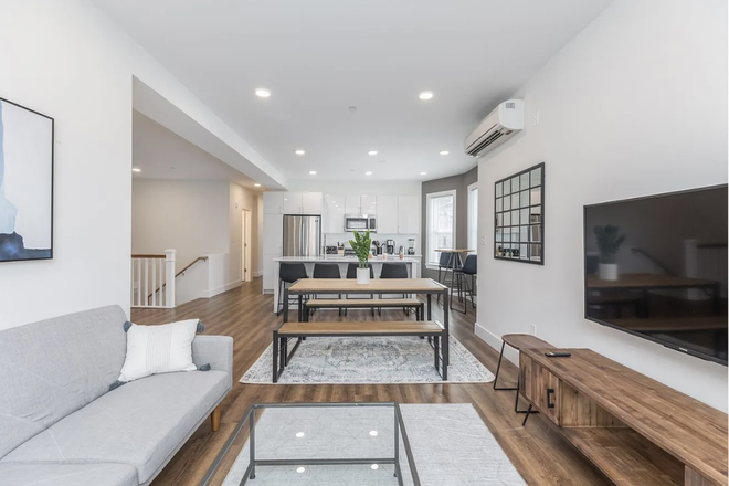Living room - Bedroom with private bathroom