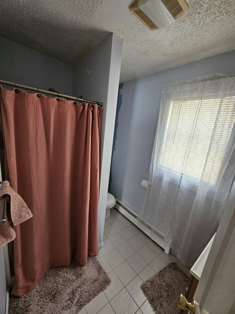 Bathroom - 146 Hunting Lodge Rd - Walking Distance to Class/On Campus Shuttle line! House
