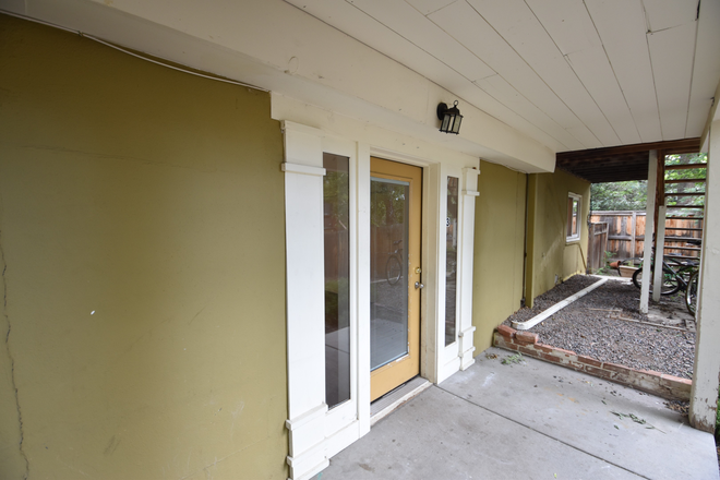 #3 - 1418 Mapleton #3. (4BR/  3BA) Apartments