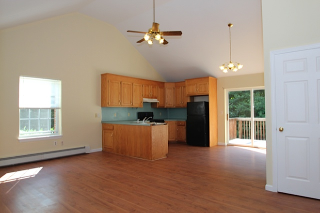 Kitchen - 4 Bedroom, Huge Yard, Quiet Neighborhood! House