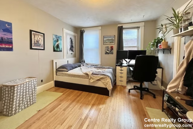 Bedroom - Large 3 Bed / 2 Bath on Mission Hill with deck & more Apartments