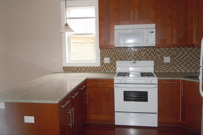 Kitchen - Near UIC and Medical Campus Apartments