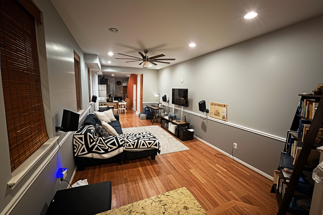 1st floor - living room - Updated 3-story row home for Rent in historic neighborhood near Inner Harbor