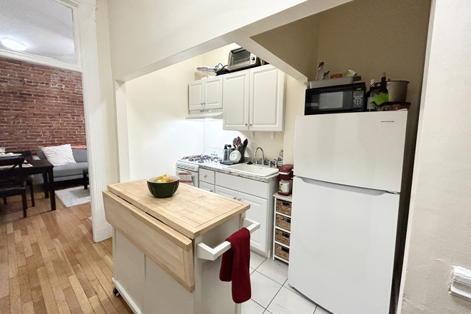 Call NOW for showings! 617-236-8550 - HEMENWAY ST - *1/2 FEE* SYMPHONY SPLIT 1BR/1BA FOR 2 PPL AVAIL *9/1/2026* W/ H&HW INC, LNDRY ON SITE