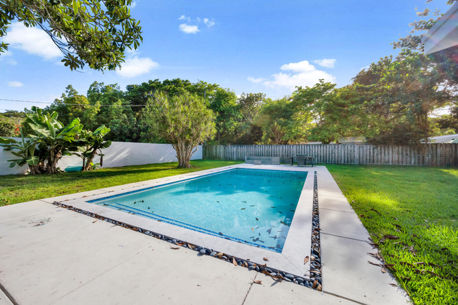 Pool - 4 Bedroom, 3 baths, Pool home near UM