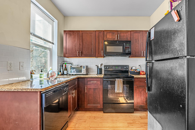 kitchen - 1724 Monument St #B Apartments