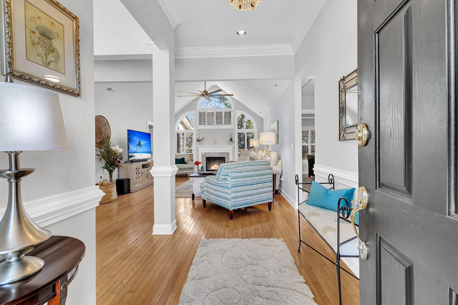 Living Room - 2 Bedrooms Available in House with Yard & Pool (Utilities Included)