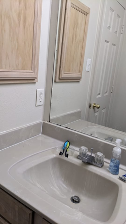 Personal Bathroom sink - Private Room For Rent Apartments