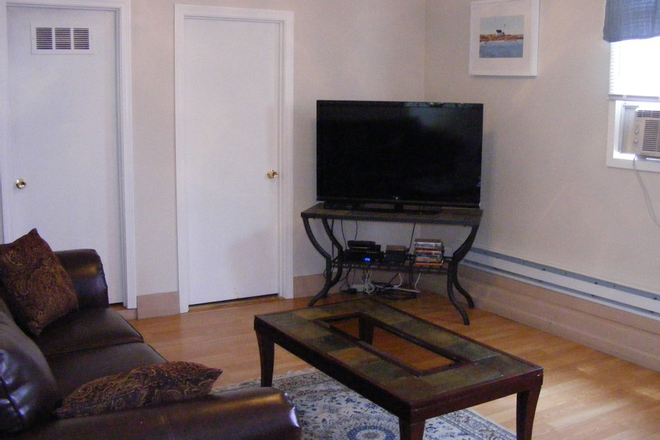 Living Room - Available for a group of 5!  Cozy 5 Bedroom Home in Narragansett!