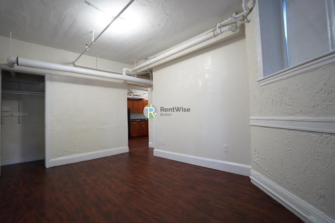 1 - AVAIL NOW-Spacious Fenway Basement 1 bed, H/HW inc, NO FEE!