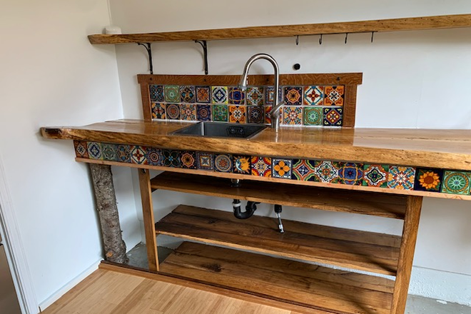 Sink, counter, shelves - Snug Studio near bike path to campus. House