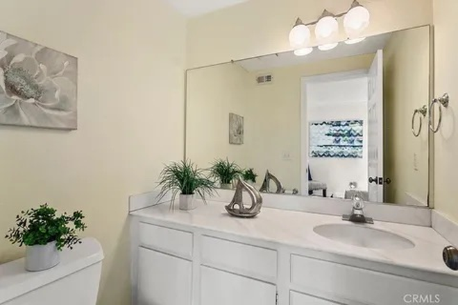 Guest bathroom - One bedroom room in a beautiful location within 2 miles to UCI Townhome