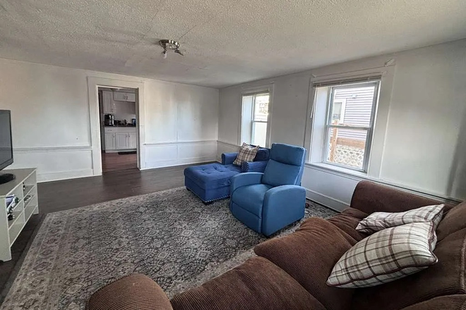 Living Room - 2 Bedroom Near Campus W/ In-Unit Laundry! Apartments