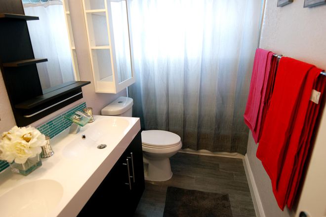 Shared Bathroom - Student Luxury Living - Strawberry Suite House